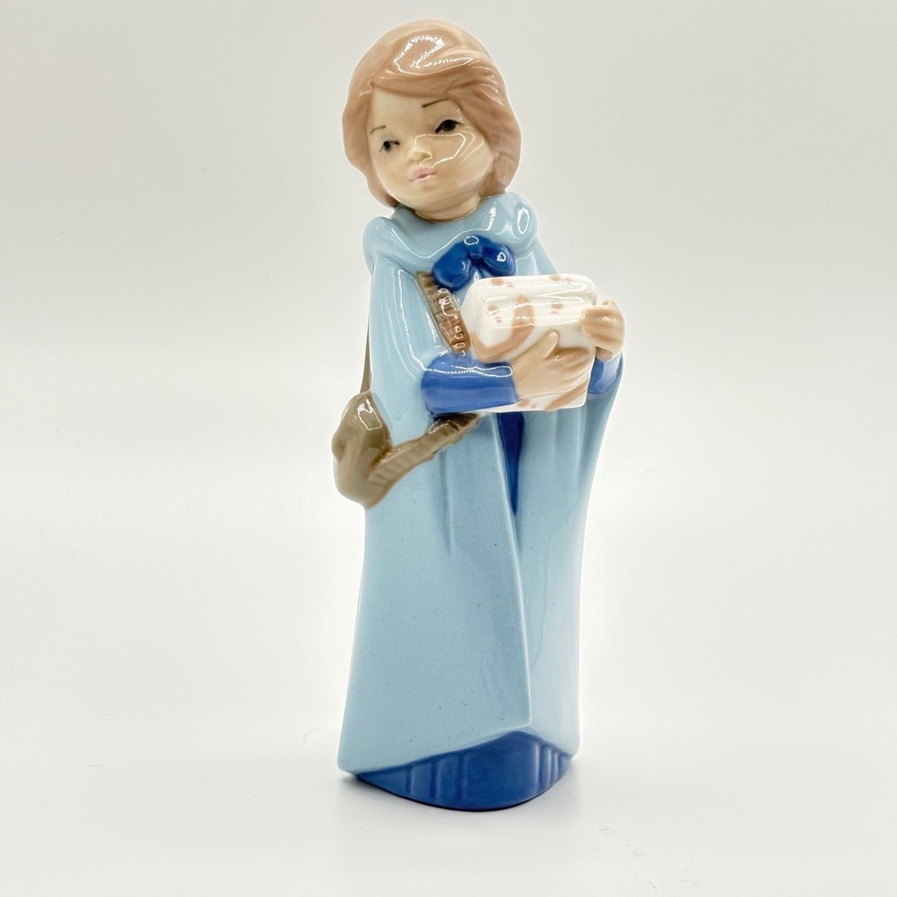 Spain Casades Porcelain Vintage Figurine Girl Going Church on‎ Christmas 7.5"